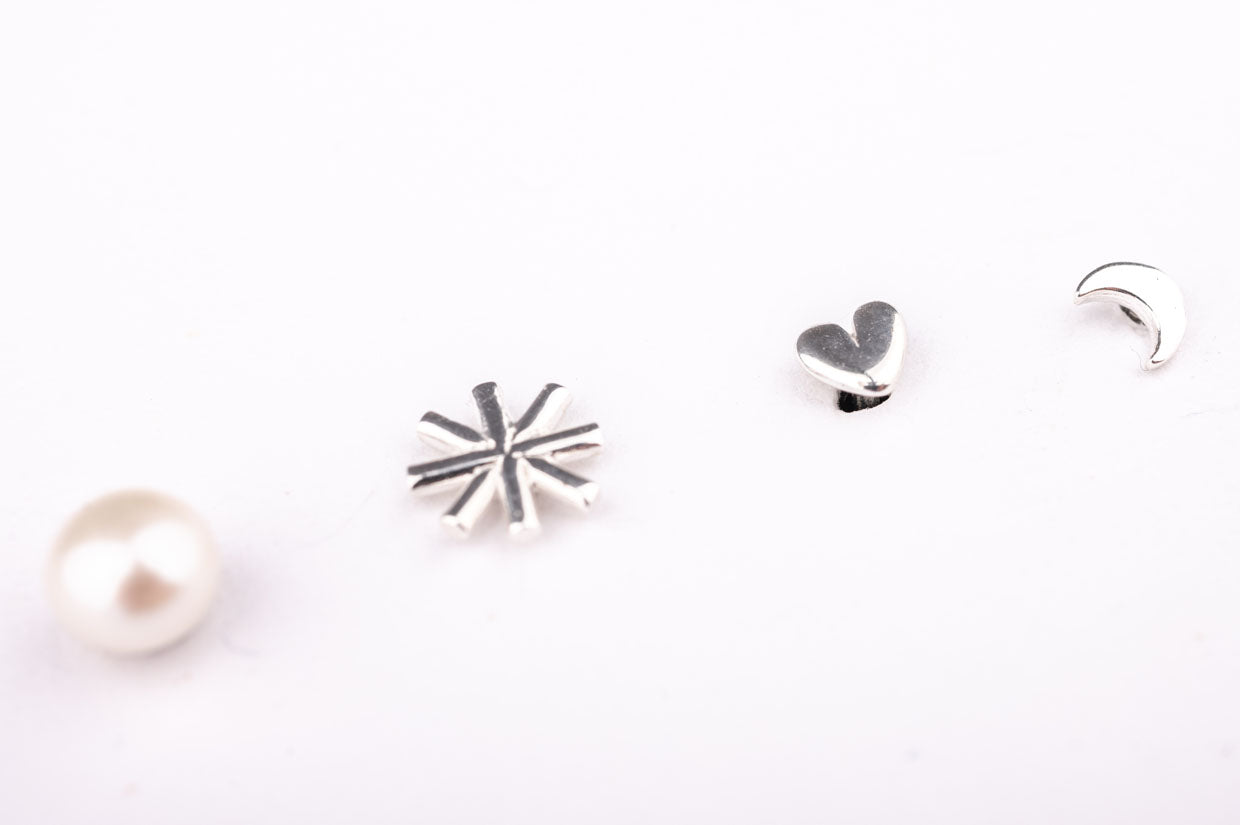 Zilveren stekertjes met mini figuurtjes