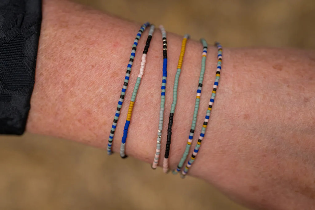 Kleurenset: Zwart touwtje - 8 kralenkleurtjes (6 wensbandjes)