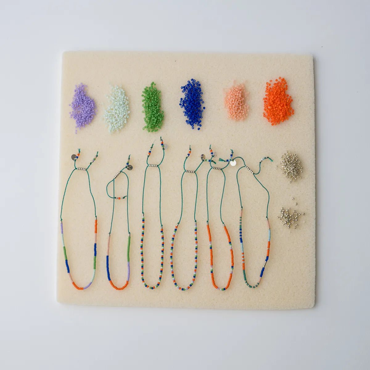 Kleurenset: Groen touwtje - 8 kralenkleurtjes (6 wensbandjes)