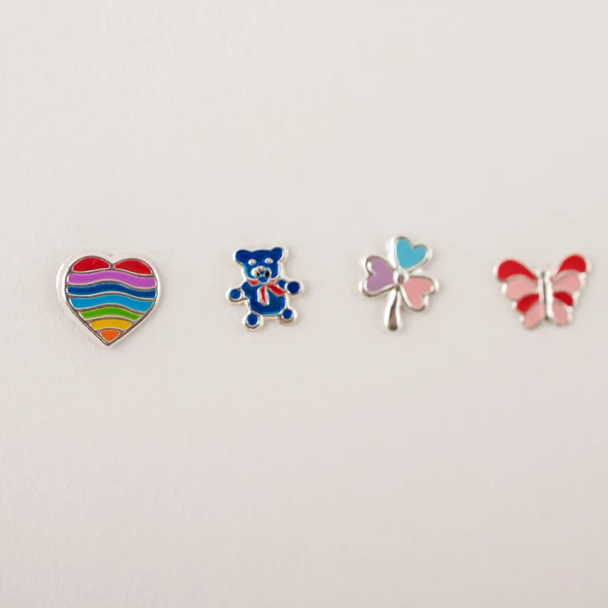 Stekertjes in zilver: eendje hartje, beertje,...