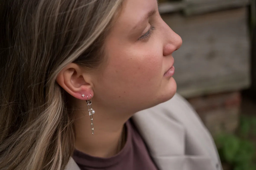 Stekertjes in zilver: strikje, parel, vlinder...