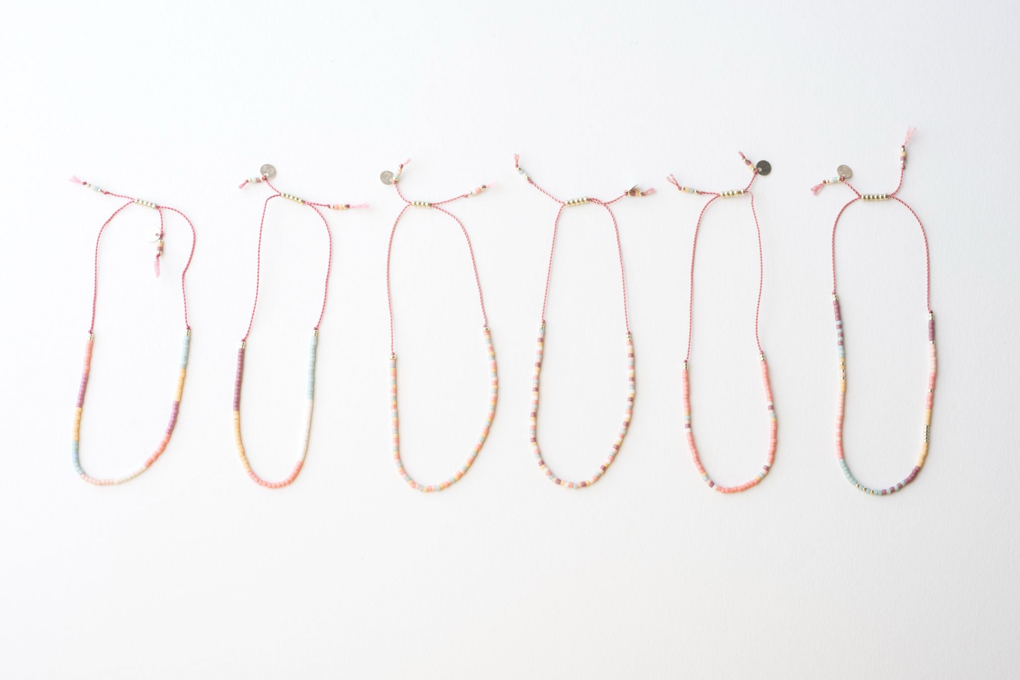 Kleurenset: Roze touwtje - 8 kralenkleurtjes (6 wensbandjes)