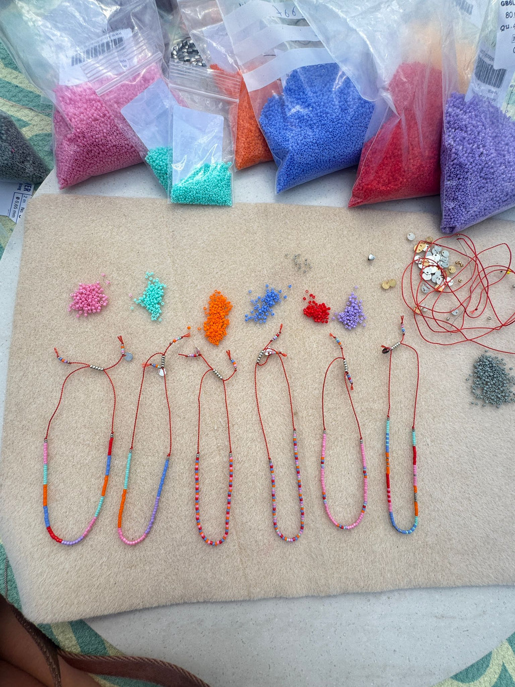 Kleurenset: Rood touwtje - 8 kralenkleurtjes (6 wensbandjes)