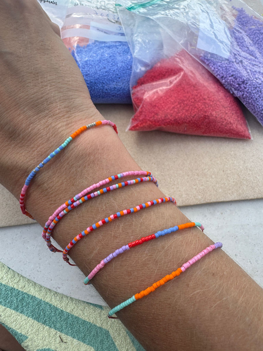 Kleurenset: Rood touwtje - 8 kralenkleurtjes (6 wensbandjes)